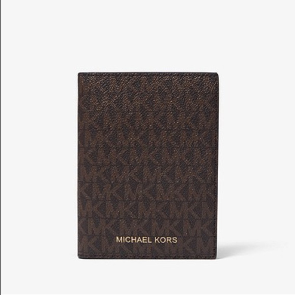 ✨New Michael Kors Logo Passport Wallet ✨